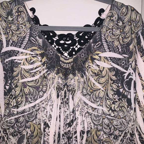 Live & Let Live Top - Picture 3 of 12